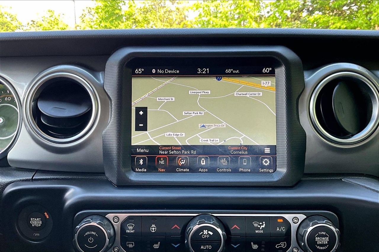Used 2022 Jeep Wrangler Unlimited Sahara w/ Cold Weather Group AWD/4WD image 13