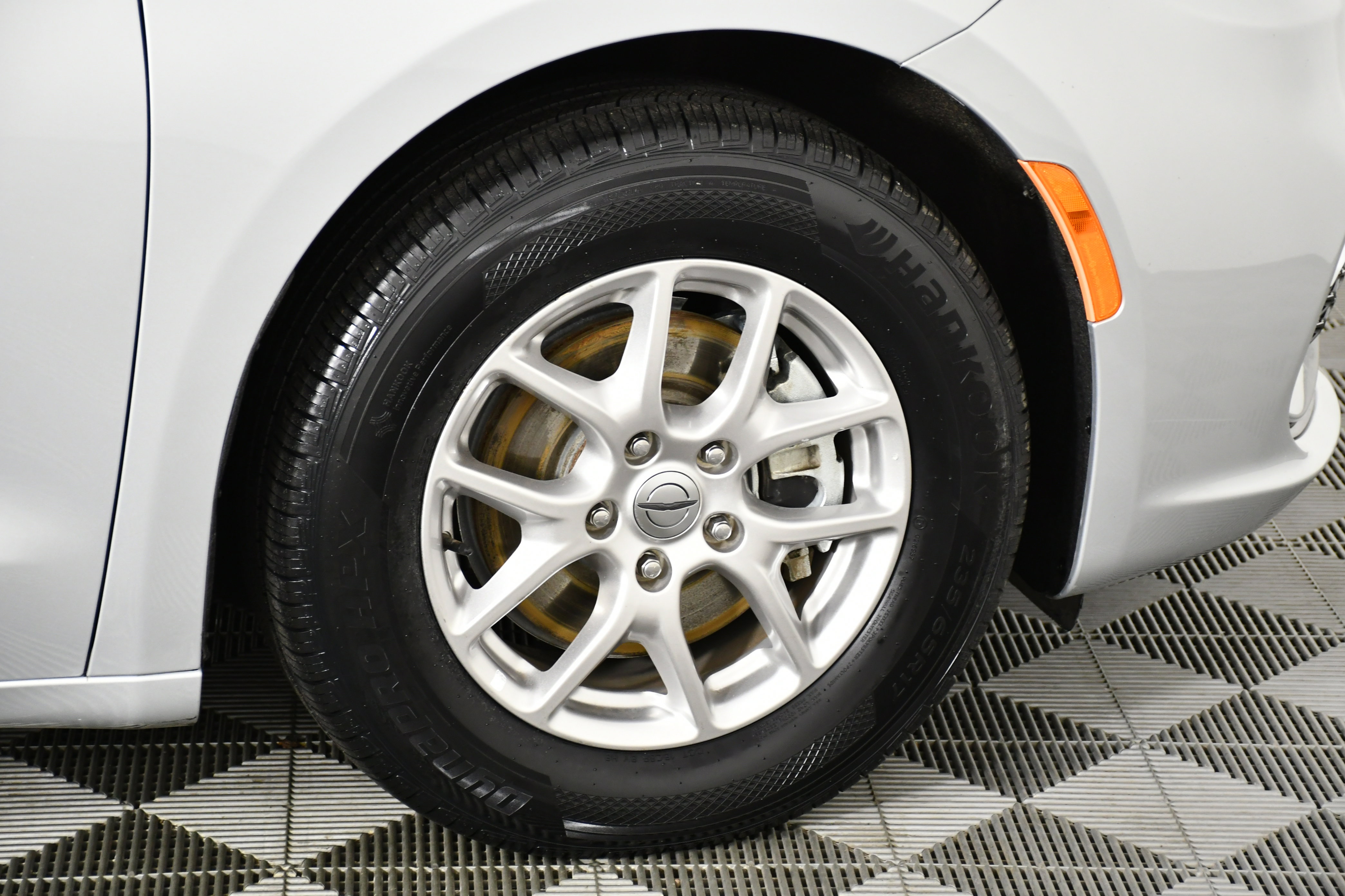 Used 2024 Chrysler Pacifica Touring-L image 53