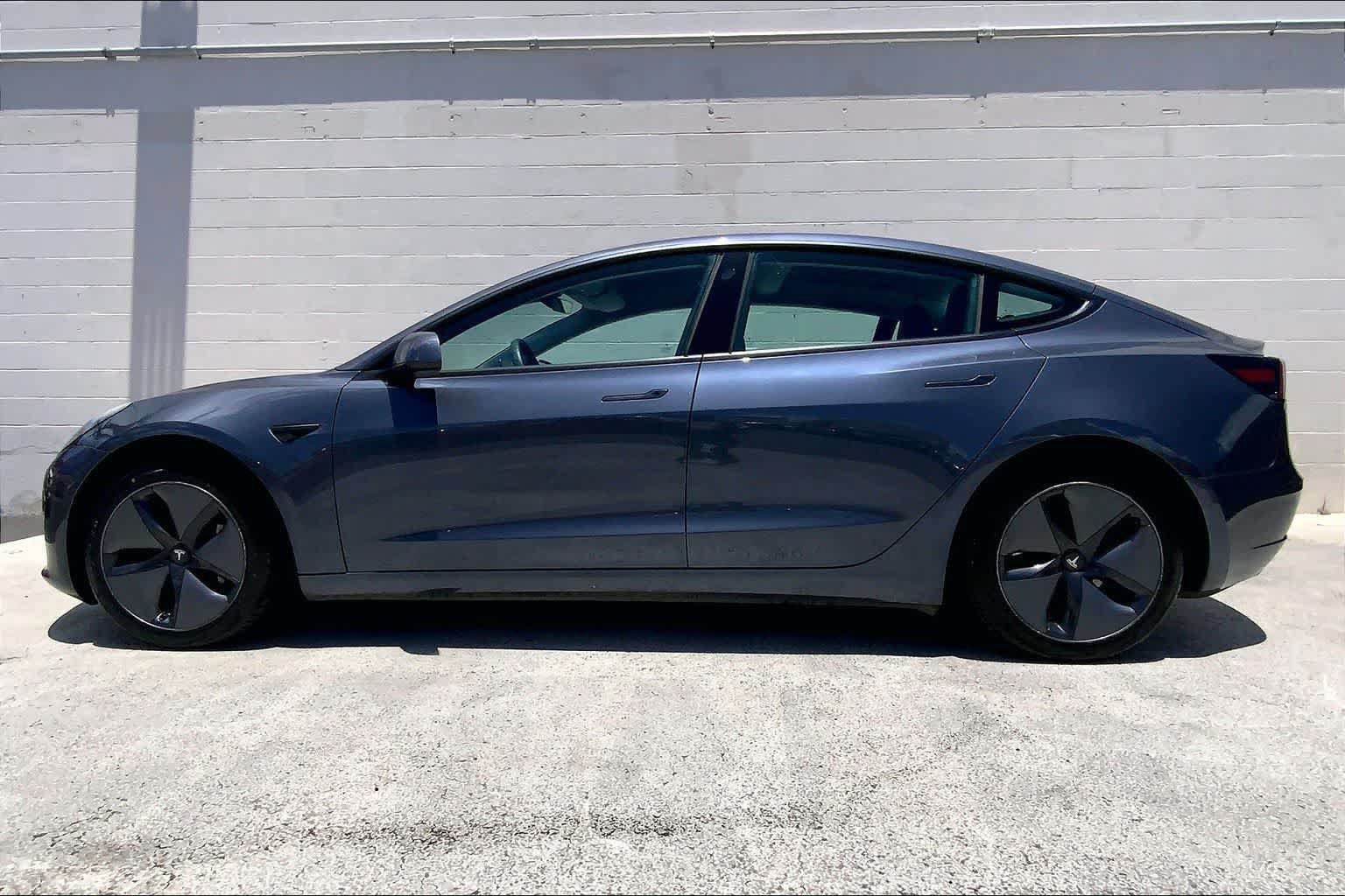 Used 2020 Tesla Model 3 Standard Range Plus RWD image 3