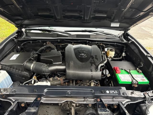 Used 2018 Toyota Tacoma TRD Sport AWD/4WD image 10