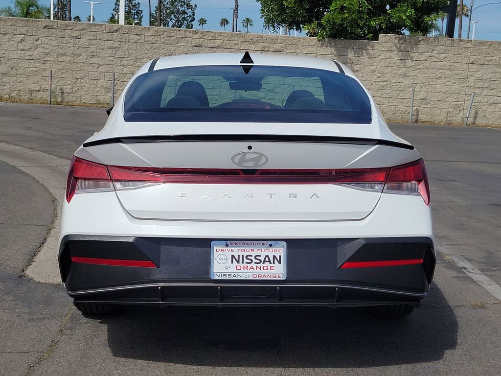 Used 2025 Hyundai Elantra Sport image 28