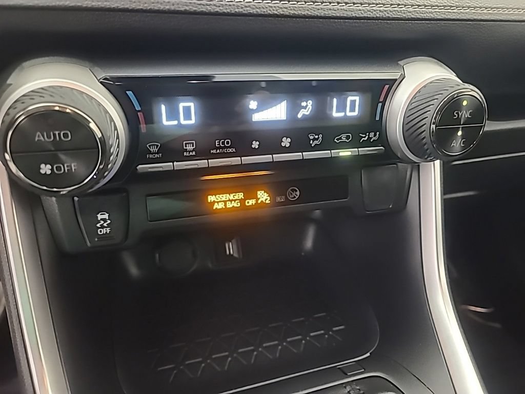 Used 2021 Toyota RAV4 XLE AWD/4WD image 33