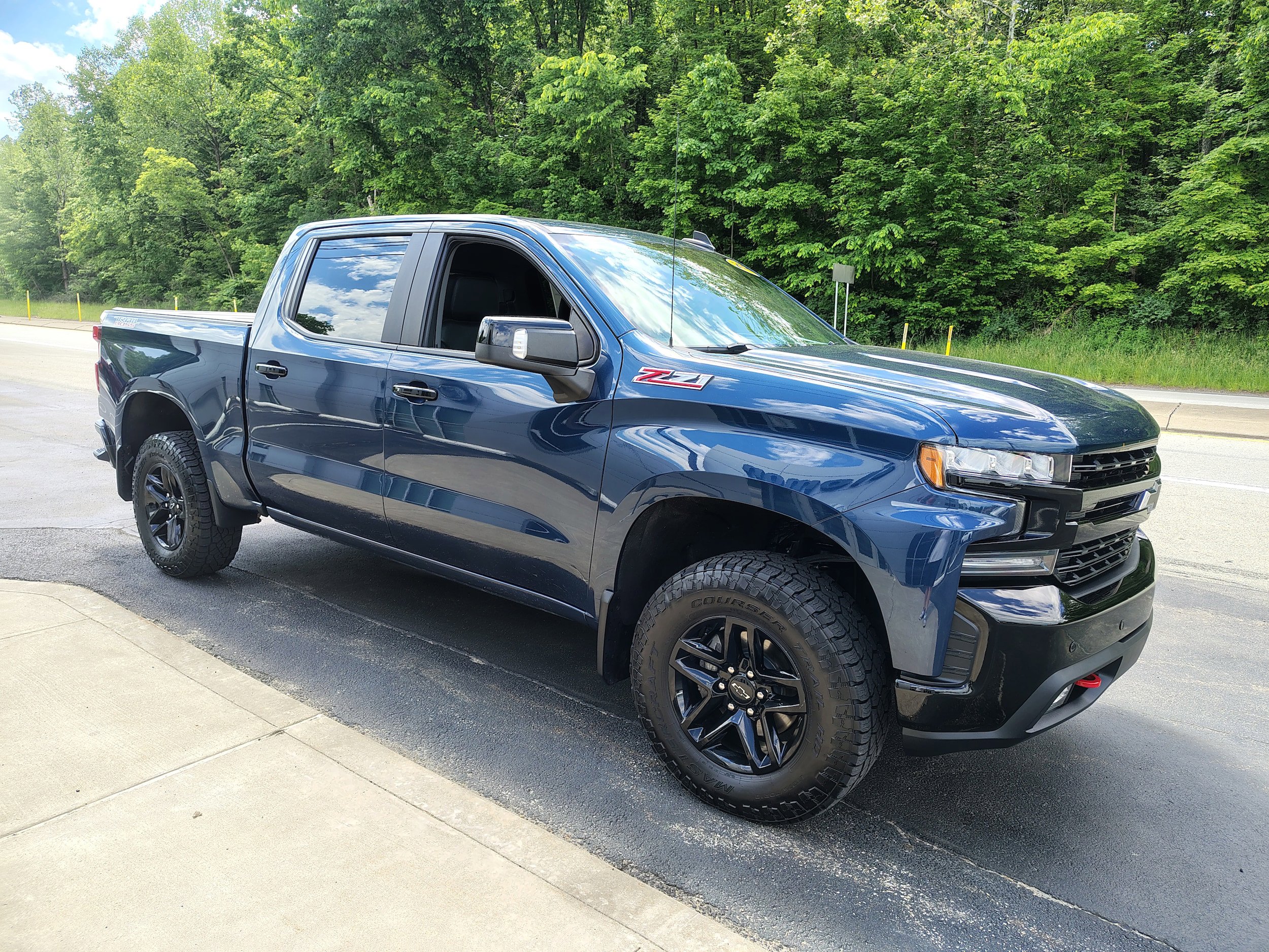 Used 2021 Chevrolet Silverado 1500 LT Trail Boss w/ Convenience Package II AWD/4WD image 4