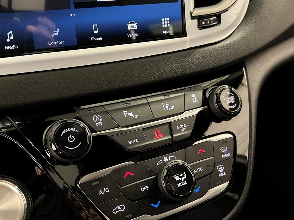 New 2026 Chrysler Voyager LX image 17