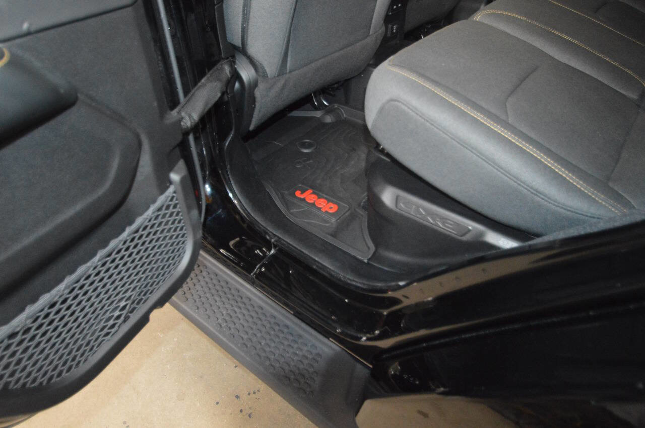 Used 2024 Jeep Wrangler Unlimited Sahara w/ Dual Top Group image 29