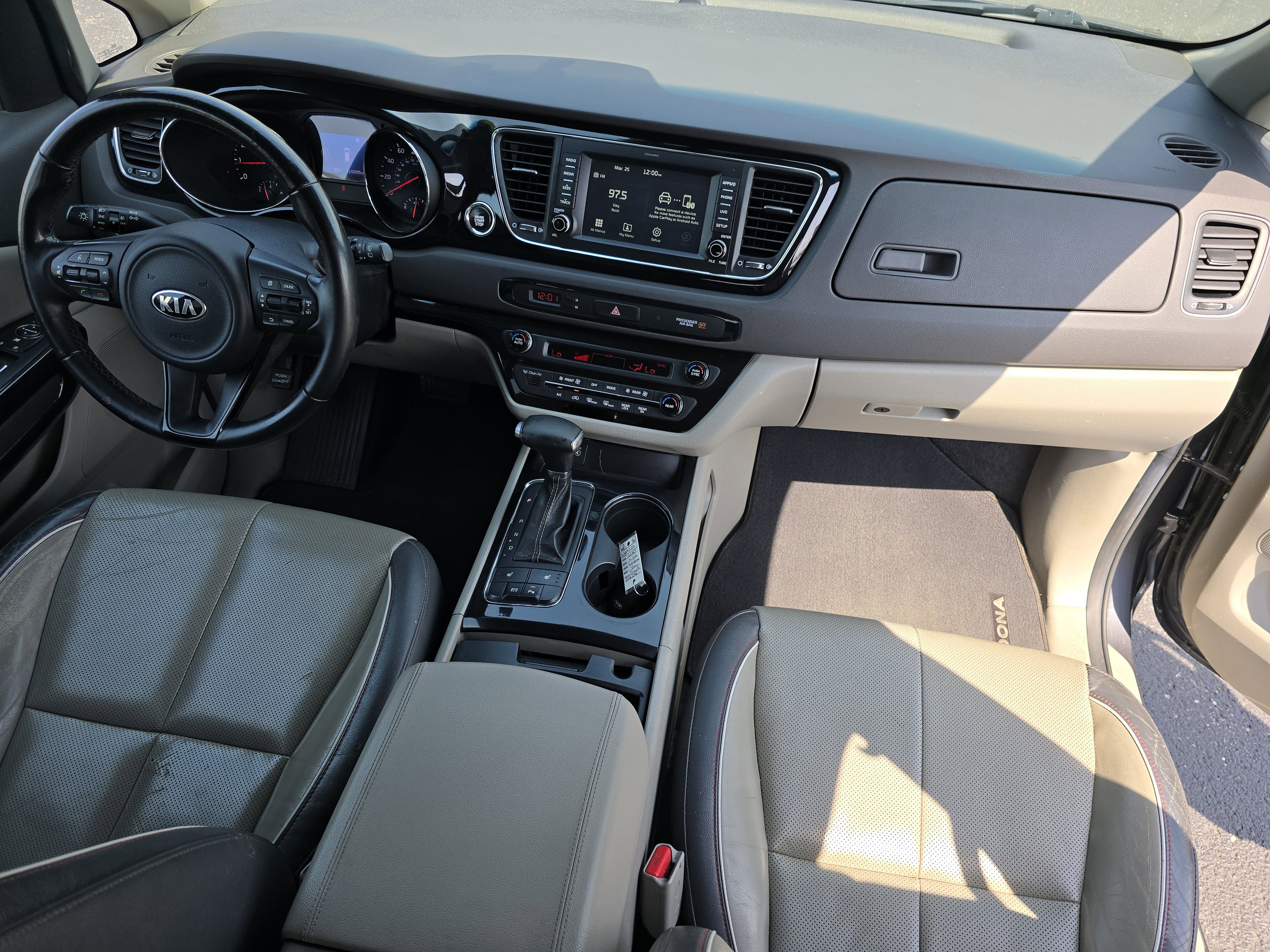 Used 2017 Kia Sedona EX image 26