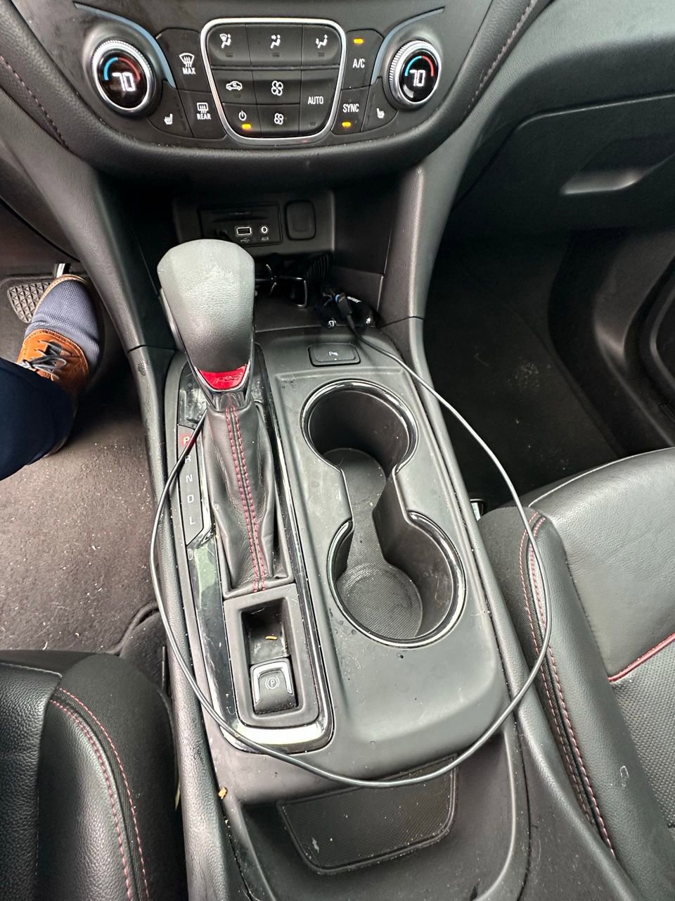 Used 2022 Chevrolet Equinox RS w/ RS Leather Package image 14