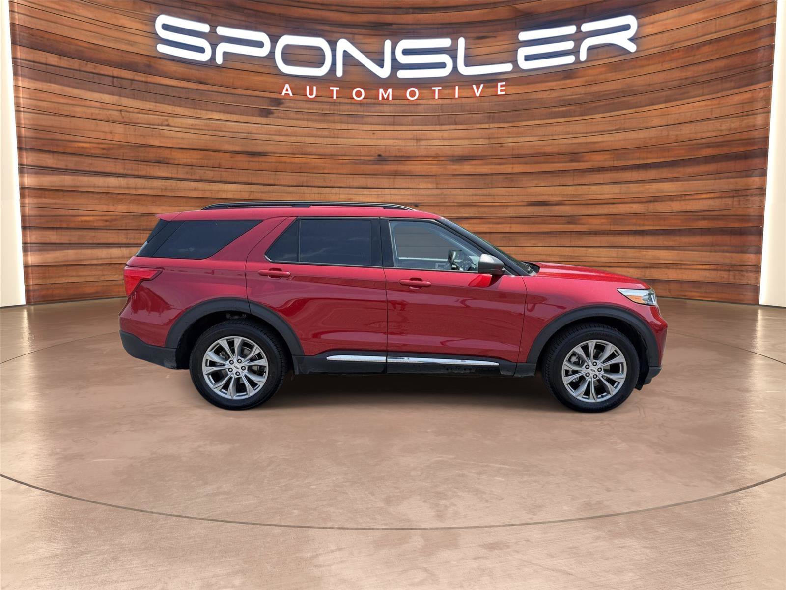 Used 2023 Ford Explorer XLT w/ Equipment Group 202A AWD/4WD image 8