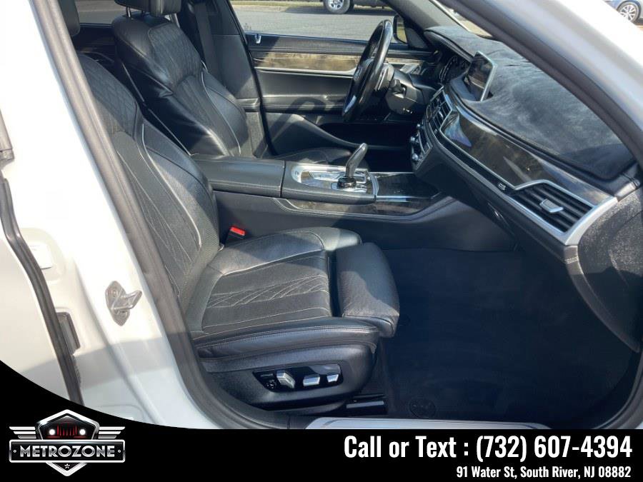 Used 2019 BMW 750i 750i Sedan image 24