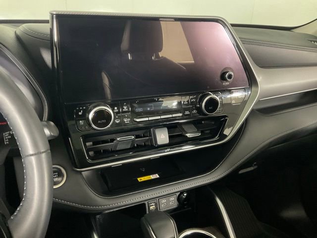 Used 2024 Toyota Highlander Platinum AWD/4WD image 16