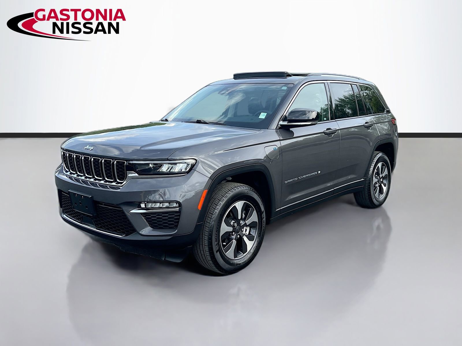 Used 2023 Jeep Grand Cherokee 4WD 4xe image 3
