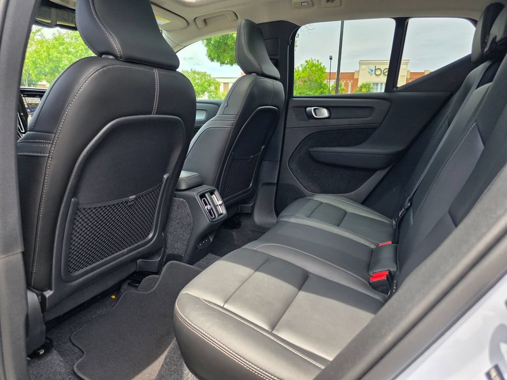 Used 2026 Volvo XC40 B5 Plus AWD/4WD image 31