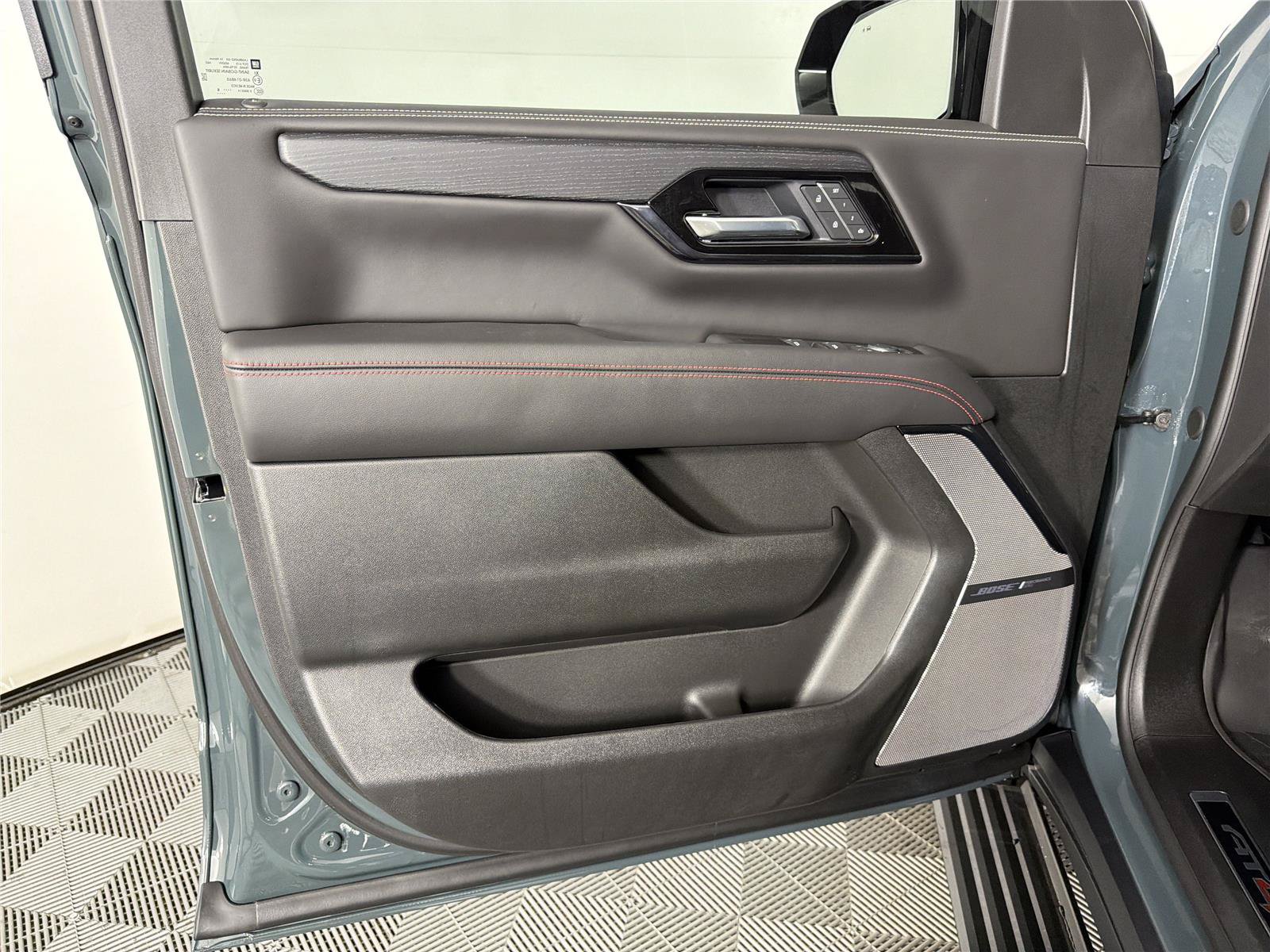 New 2026 GMC Yukon AT4 Ultimate AWD/4WD image 8