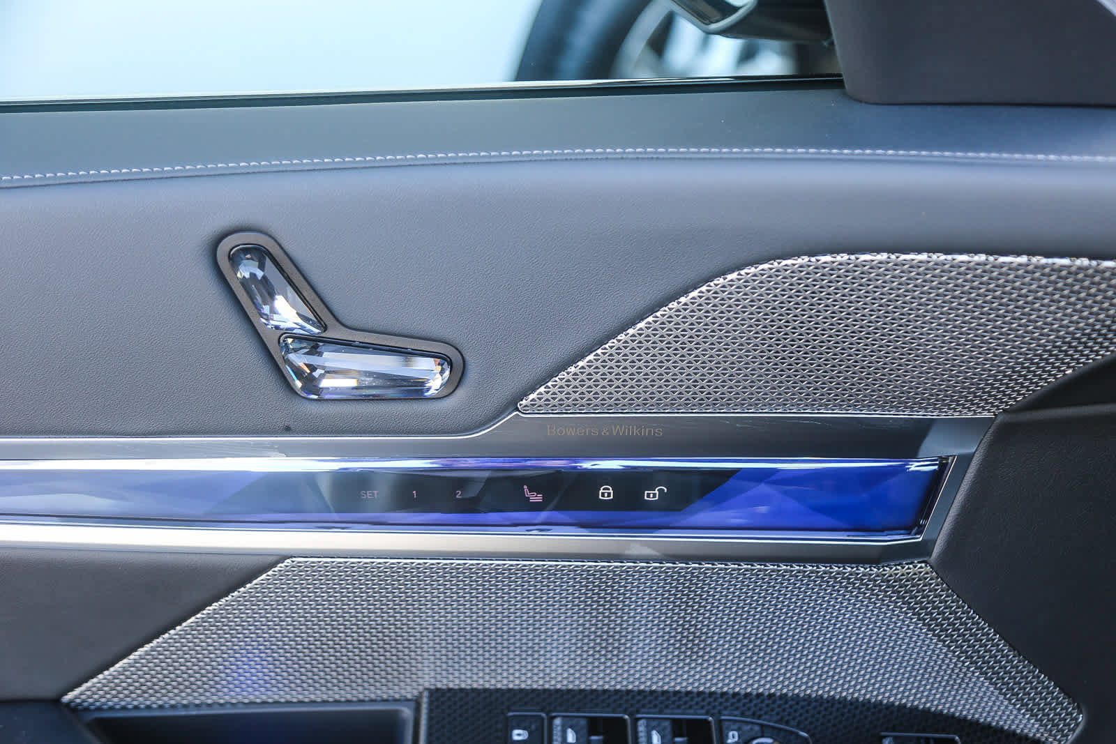 Used 2024 BMW 760i xDrive w/ Premium Package 2 image 18