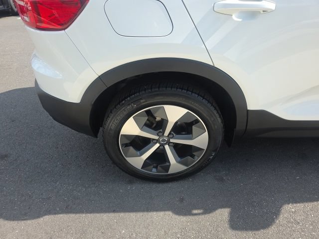 Used 2023 Volvo XC40 B4 Ultimate FWD image 7