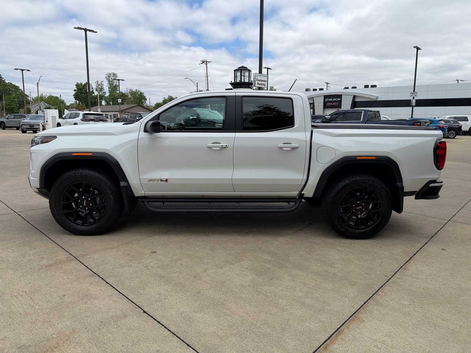 Used 2025 GMC Canyon AT4 w/ Technology Plus Package AWD/4WD image 8