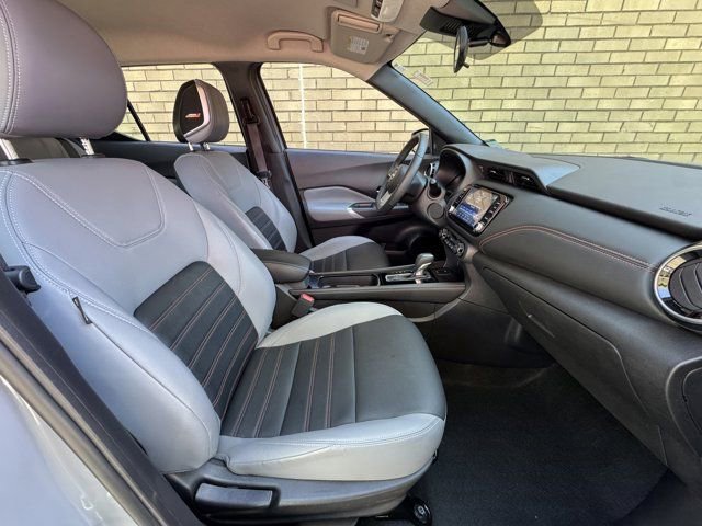Used 2023 Nissan Kicks SR w/ SR Premium Package FWD image 6