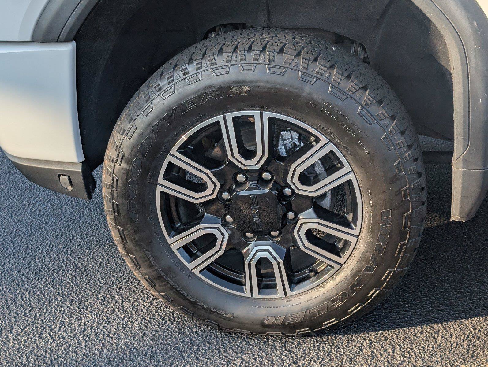 Used 2020 GMC Sierra 2500 AT4 w/ AT4 Premium Package AWD/4WD image 11