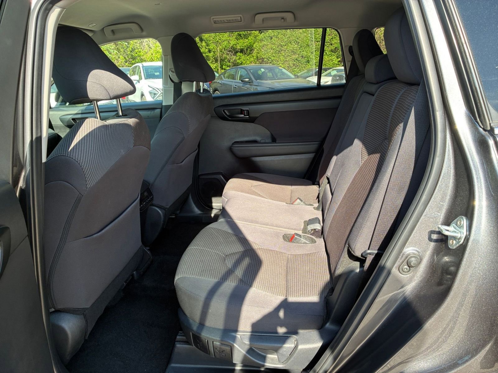 Used 2025 Toyota Highlander LE image 25