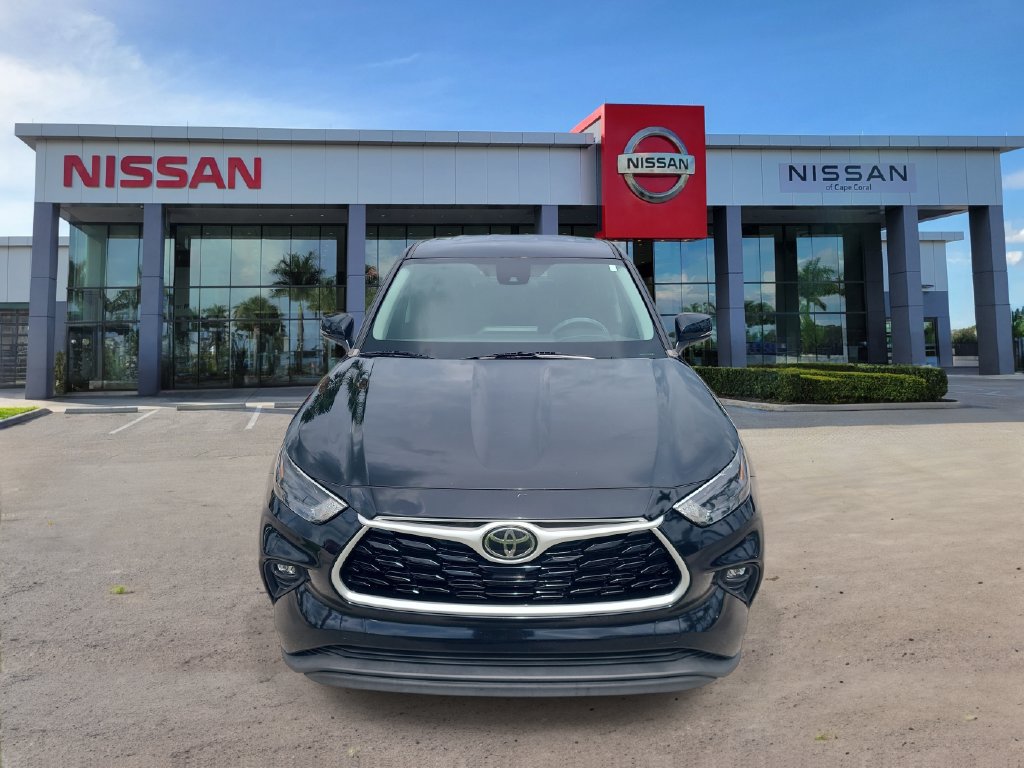 Used 2022 Toyota Highlander LE FWD image 7