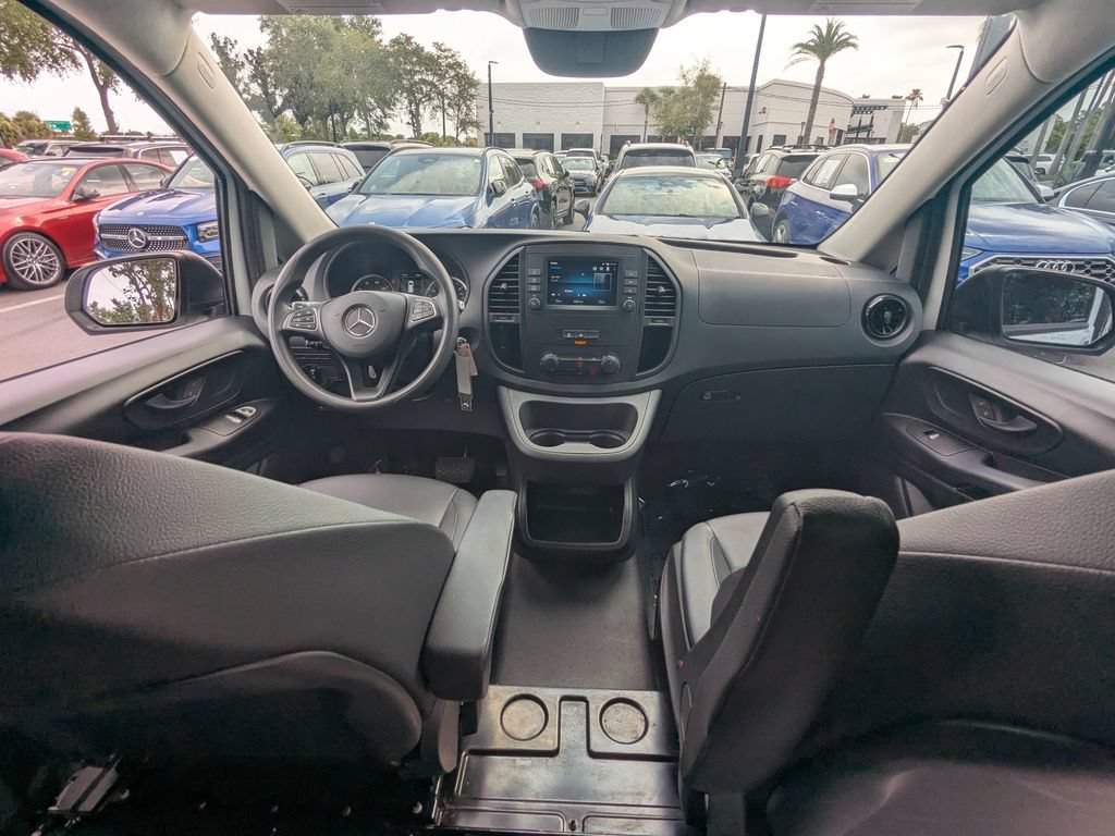 Used 2023 Mercedes-Benz Metris image 2
