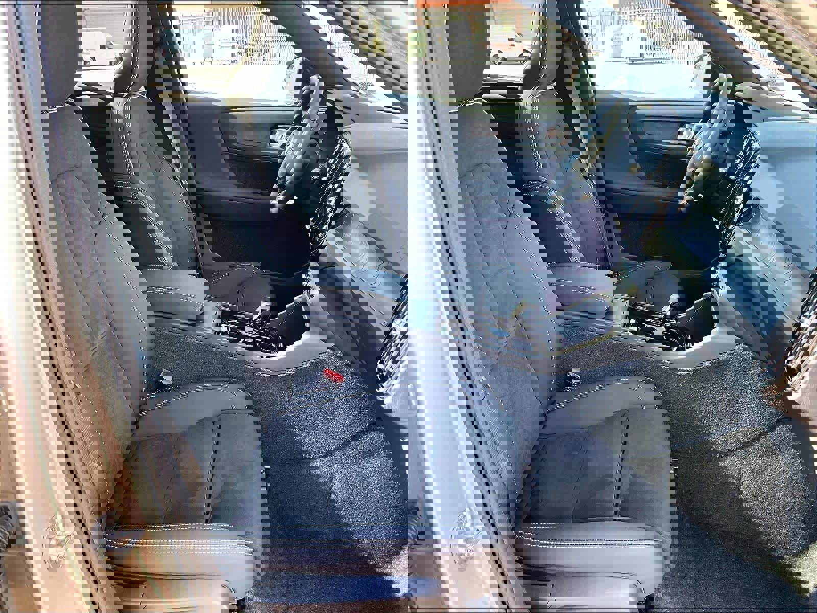 Used 2023 Volvo XC40 Recharge Plus w/ Protection Package Premier image 10