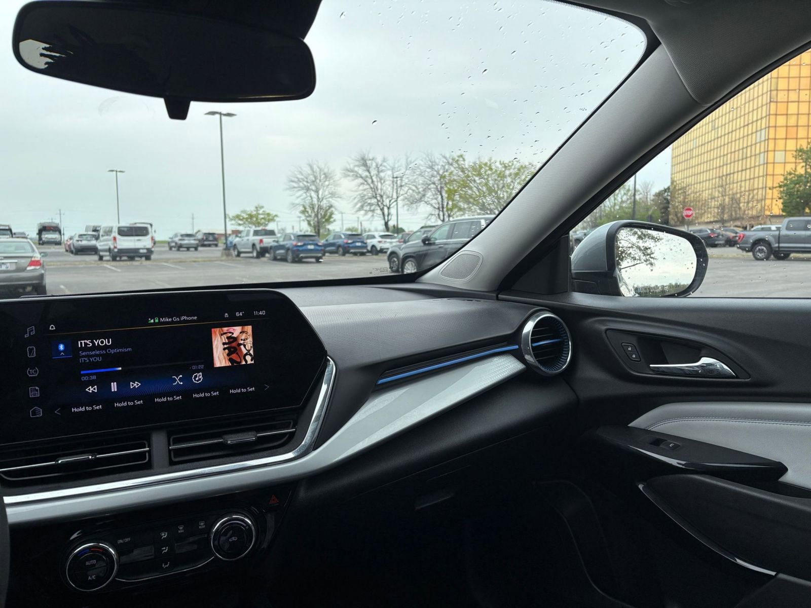 Used 2025 Chevrolet Trax LT image 34