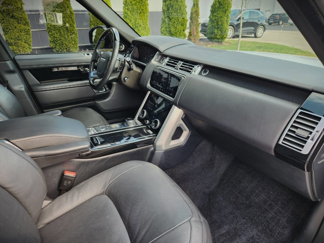 Used 2018 Land Rover Range Rover HSE image 8