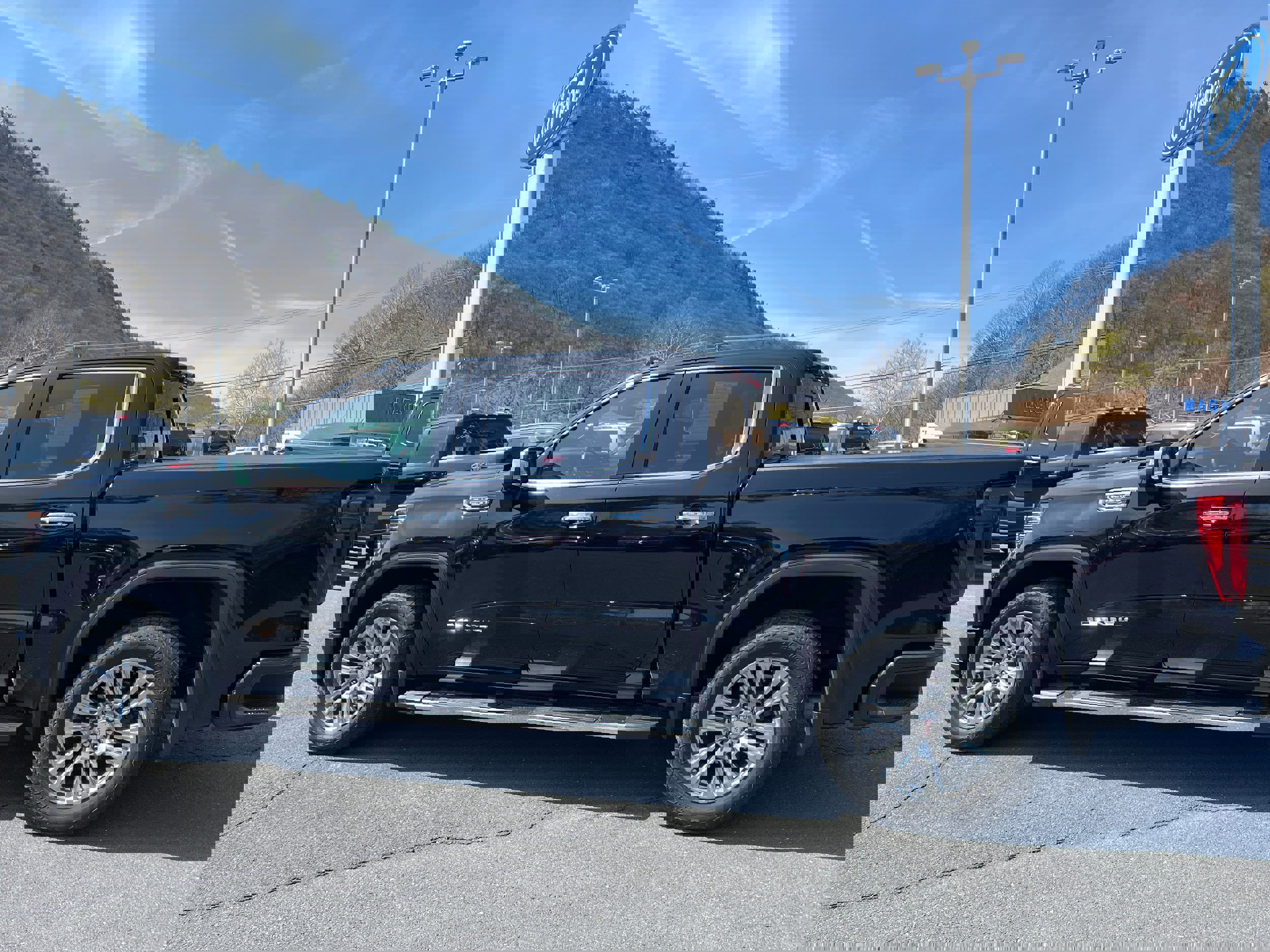 Used 2022 GMC Sierra 1500 Denali image 6