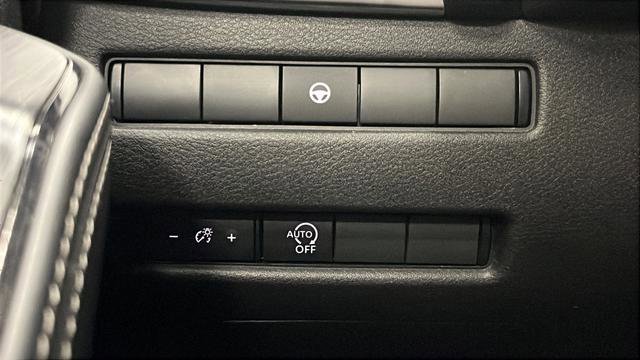 Used 2023 Nissan Rogue SV image 34