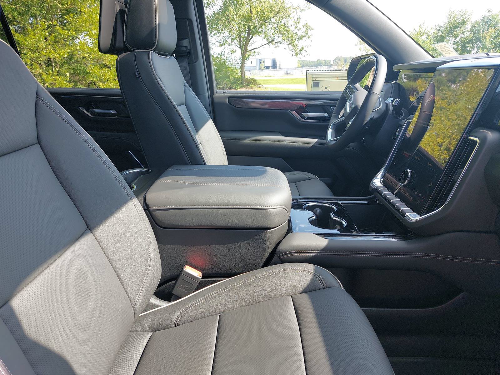 New 2026 GMC Yukon XL Elevation w/ Elevation Premium Package AWD/4WD image 10