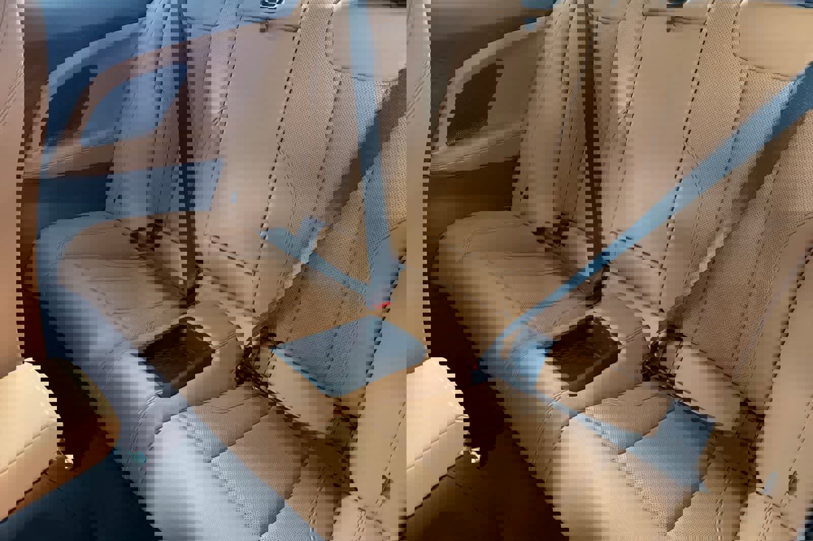 Used 2025 BMW 230i Coupe w/ Convenience Package image 4