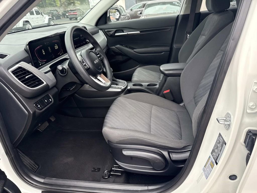 Used 2024 Kia Seltos LX AWD/4WD image 18