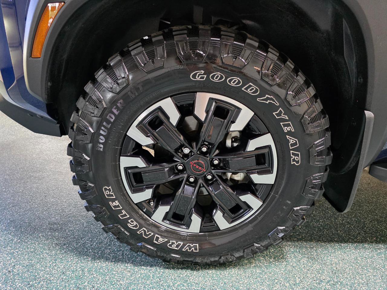 Used 2022 Nissan Frontier PRO-4X w/ Technology Package AWD/4WD image 12