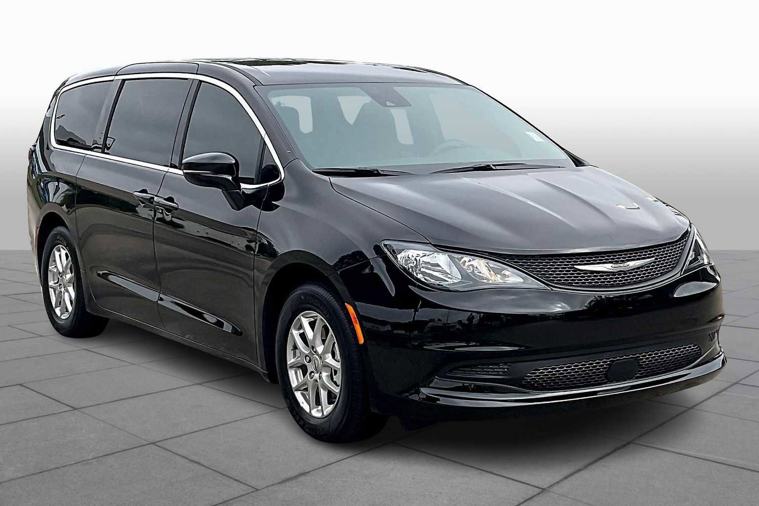 Certified 2025 Chrysler Voyager LX image 2