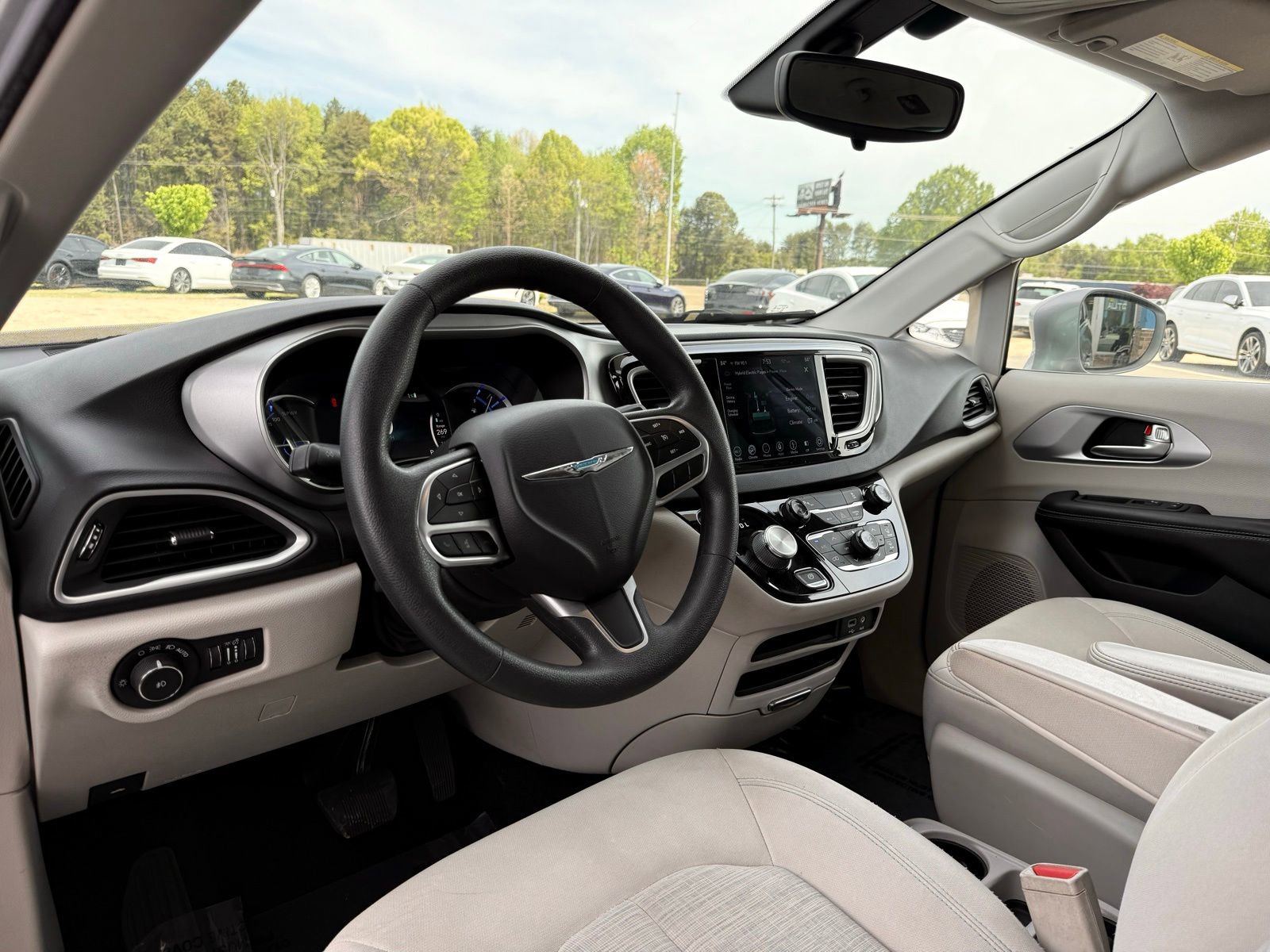 Used 2018 Chrysler Pacifica Touring Plus image 19