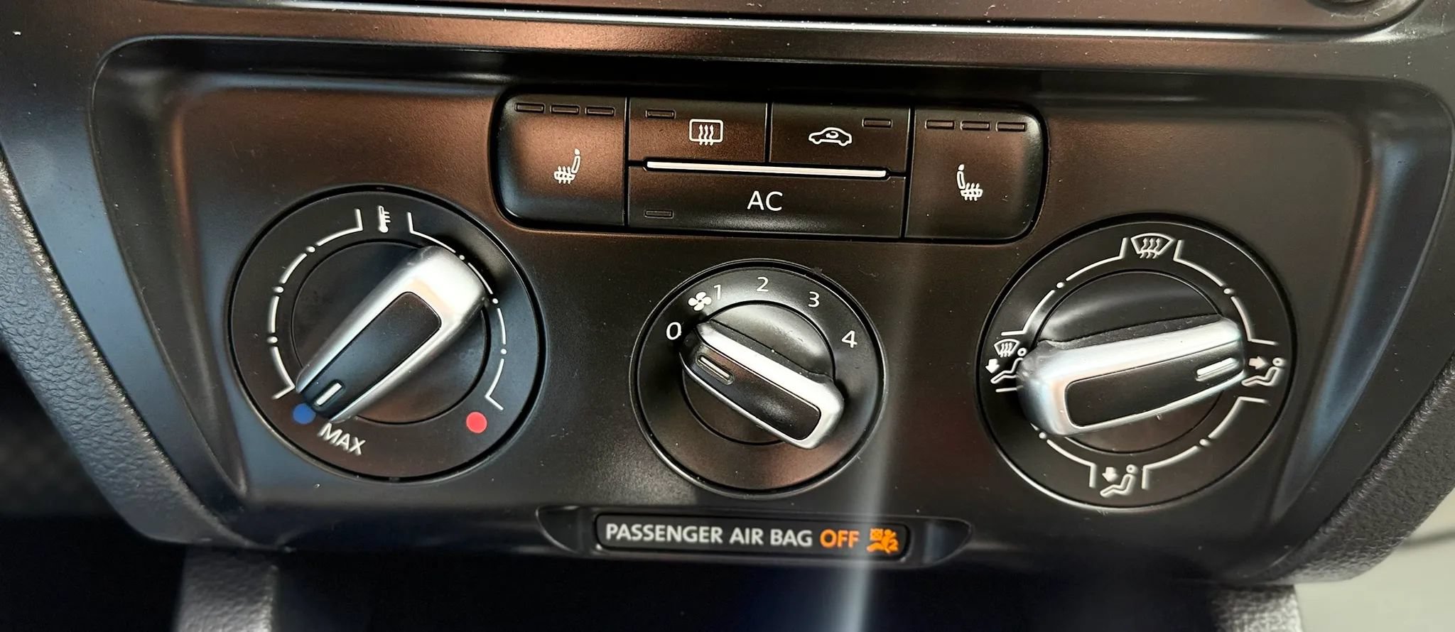 Used 2011 Volkswagen Jetta SE FWD image 17