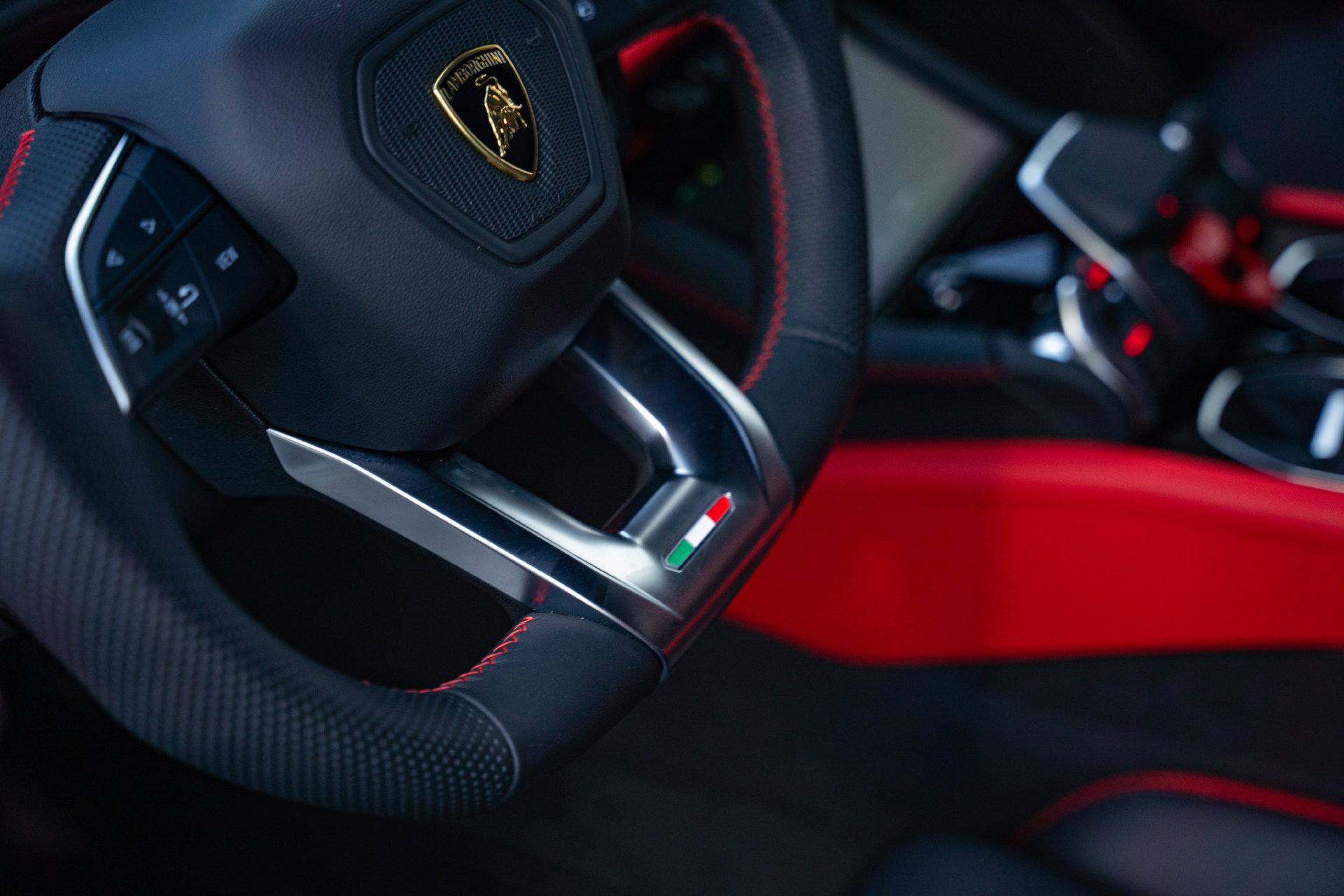 Used 2025 Lamborghini Urus Performante AWD/4WD image 26