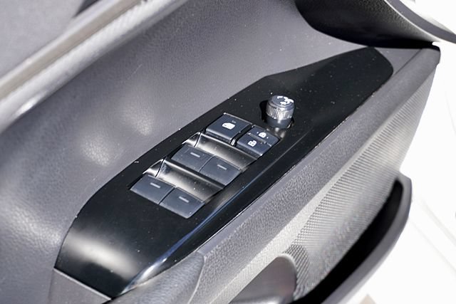 Used 2025 Toyota Camry SE FWD image 23