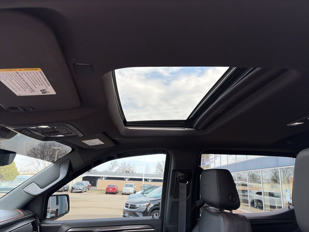 Used 2022 GMC Sierra 1500 AT4 w/ AT4 Premium Package AWD/4WD image 17