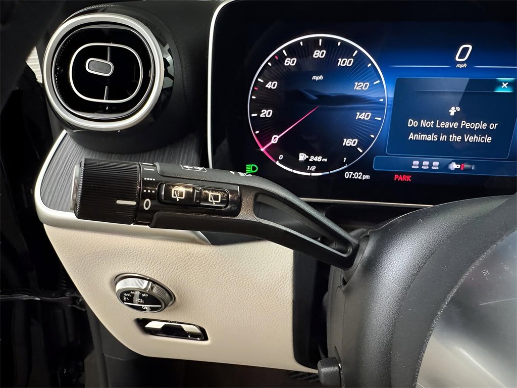 Used 2025 Mercedes-Benz GLC 300 image 27