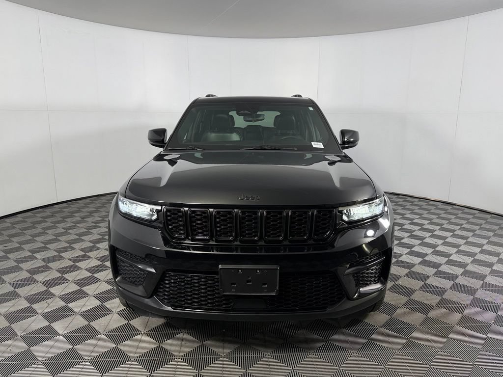 Certified 2023 Jeep Grand Cherokee Altitude AWD/4WD image 3