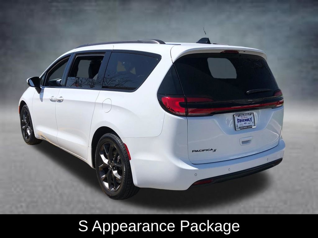 Used 2023 Chrysler Pacifica Touring-L w/ S Appearance Package FWD image 6