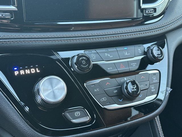 New 2026 Chrysler Pacifica Pinnacle image 25