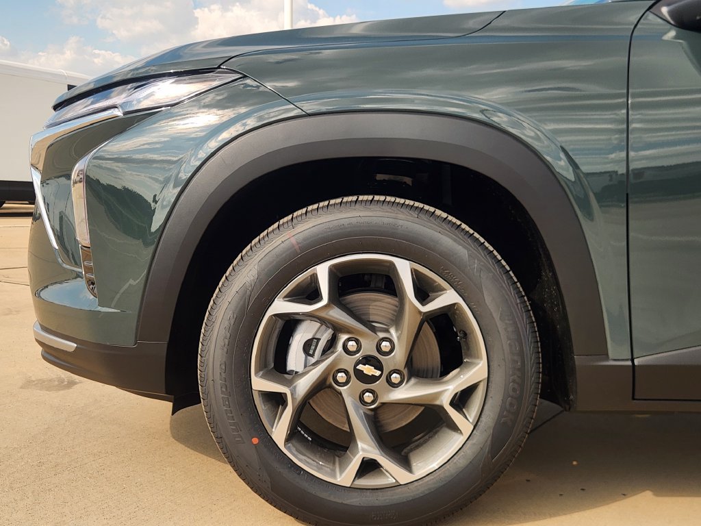 New 2026 Chevrolet Trax LT w/ Driver Confidence Package FWD image 6