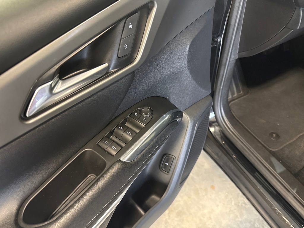 Used 2024 Chevrolet Traverse LT image 11