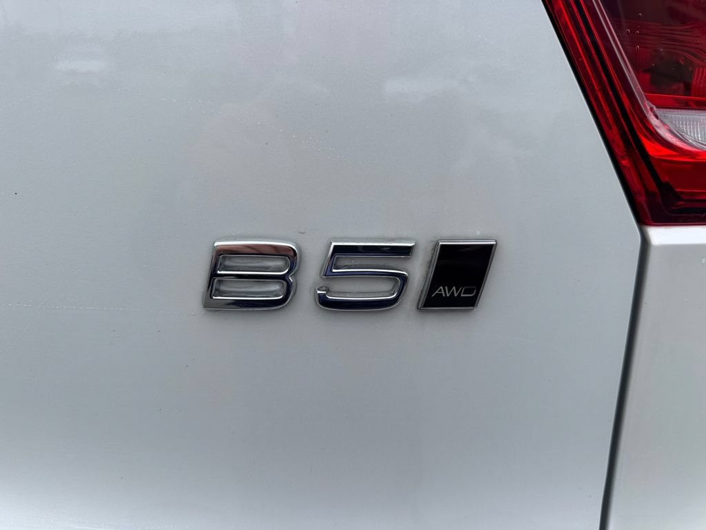 Used 2025 Volvo XC40 B5 Plus AWD/4WD image 11