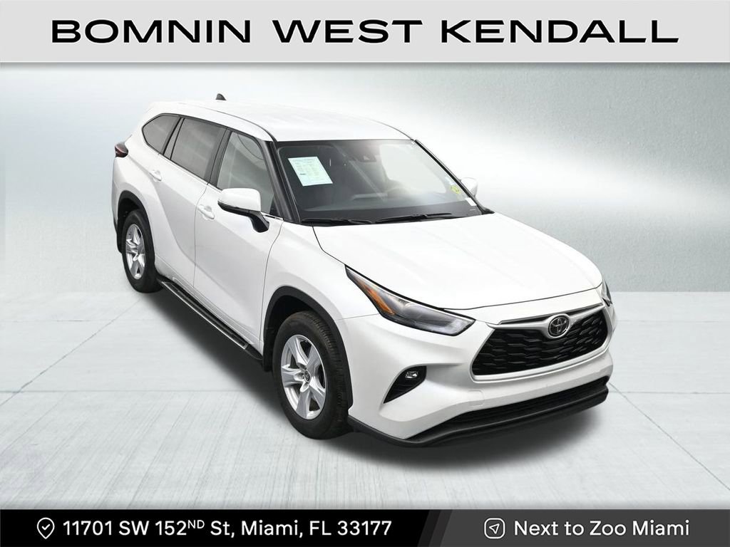 Used 2025 Toyota Highlander LE image 18