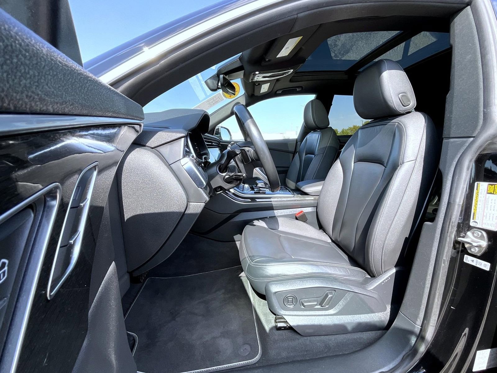 Used 2019 Audi Q8 Premium image 10