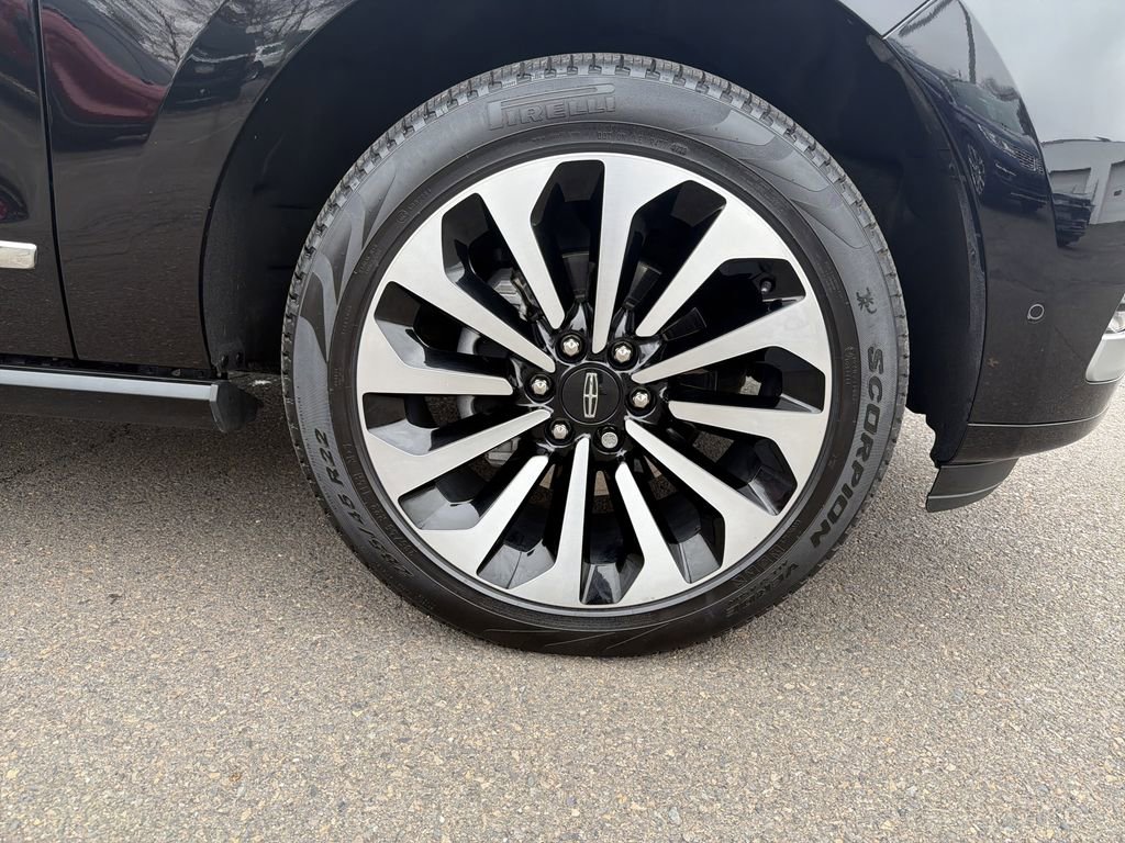 Certified 2024 Lincoln Navigator Reserve image 35